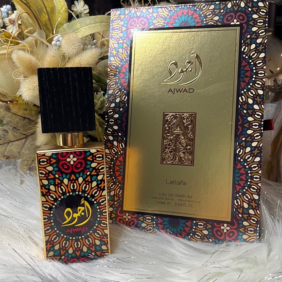 NIB Lattafa Ajwad Edp a natural spray sweet perfume 2.04FL oz Parfum - Picture 1 of 7